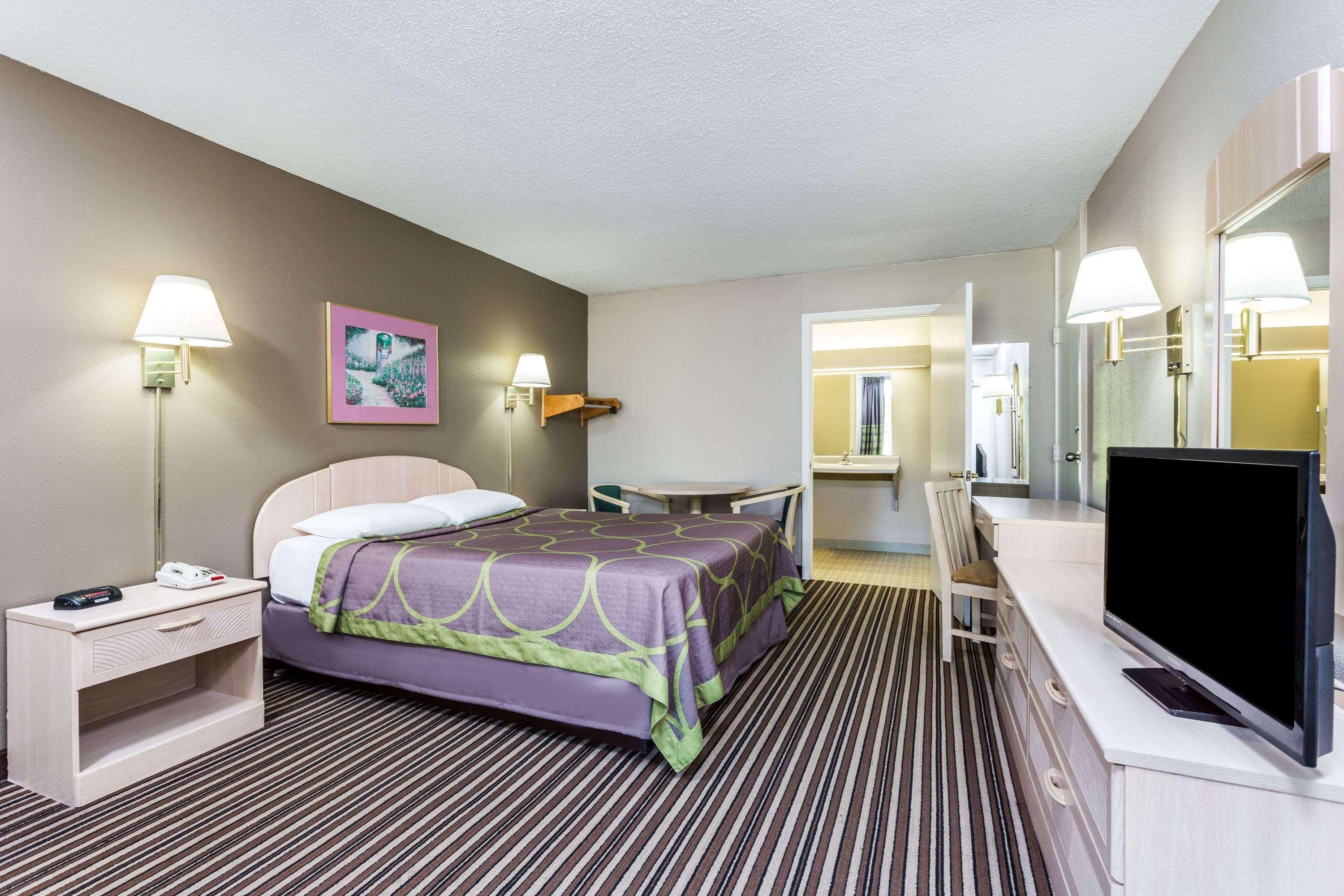 Super 8 By Wyndham Commerce Buitenkant foto