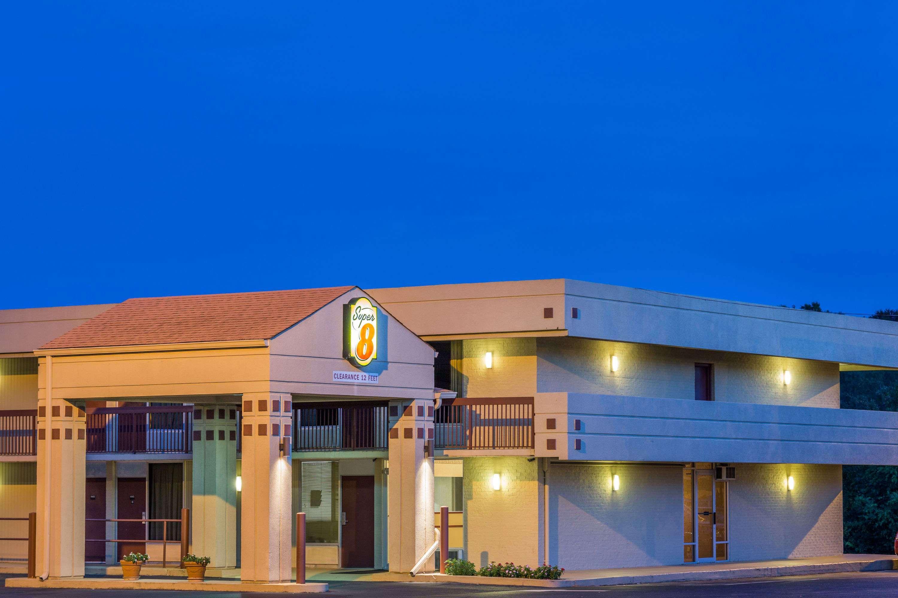 Super 8 By Wyndham Commerce Buitenkant foto