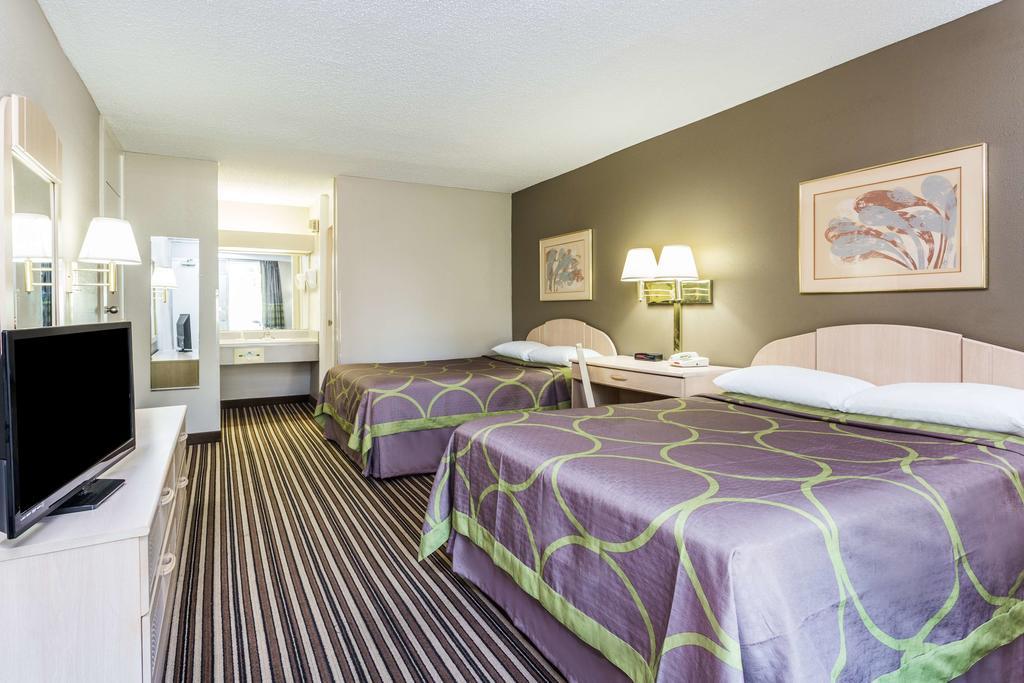 Super 8 By Wyndham Commerce Buitenkant foto