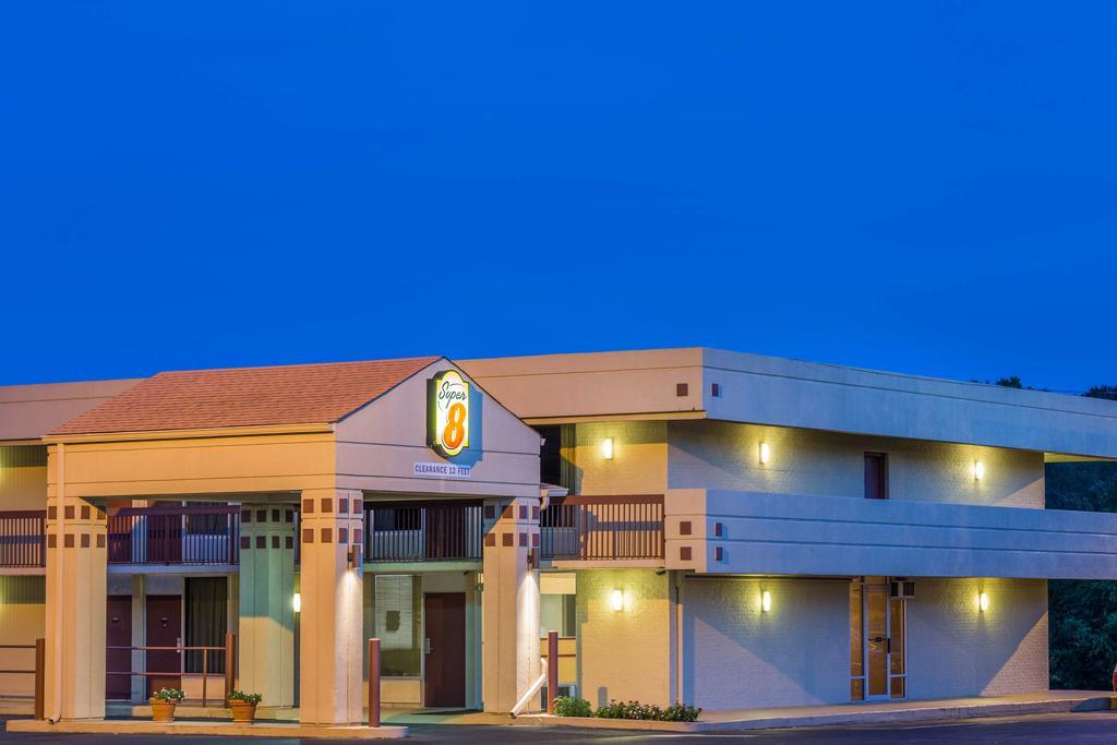 Super 8 By Wyndham Commerce Buitenkant foto